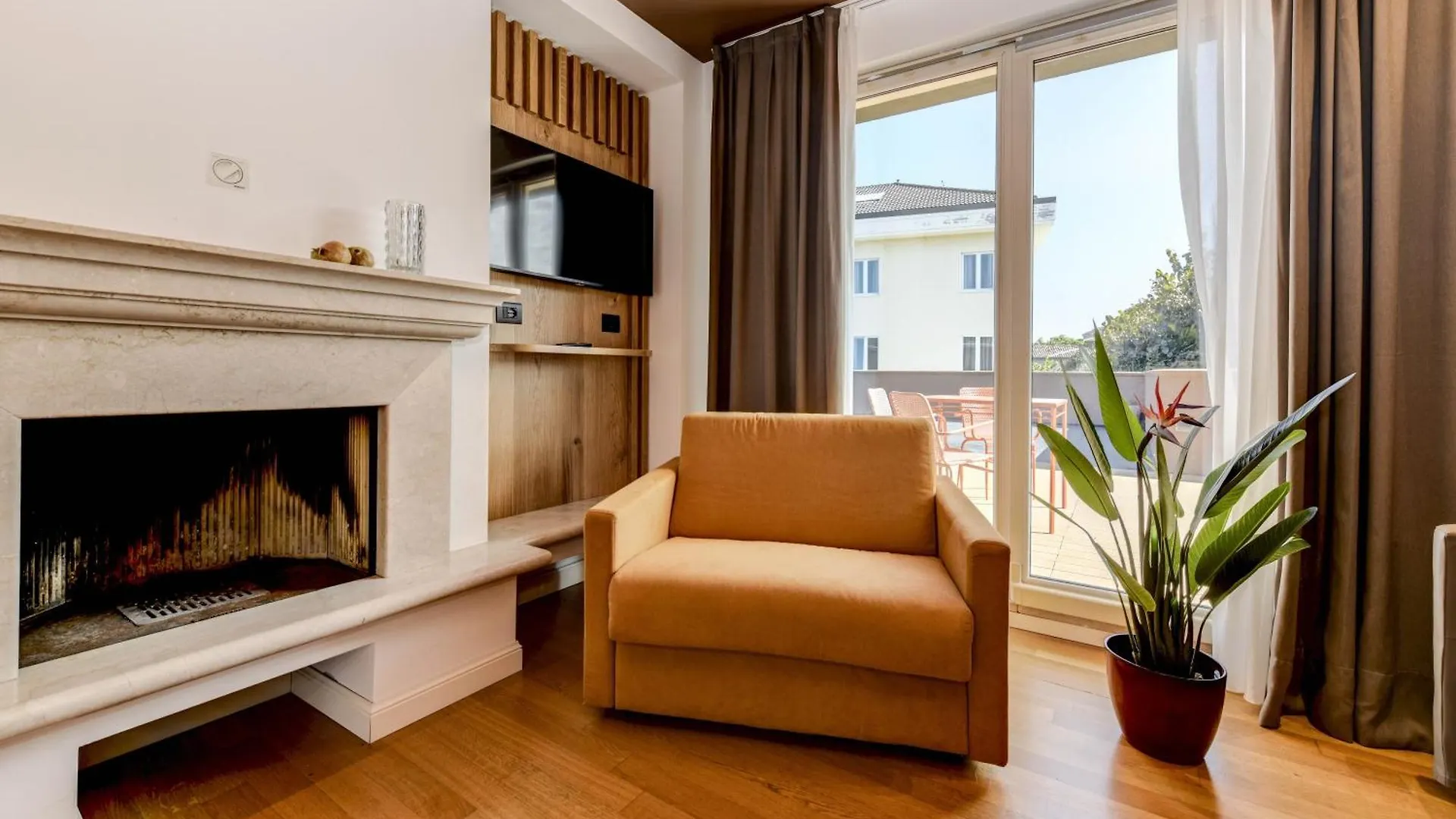 Hotel Arya By Mauro Sirmione 3*,